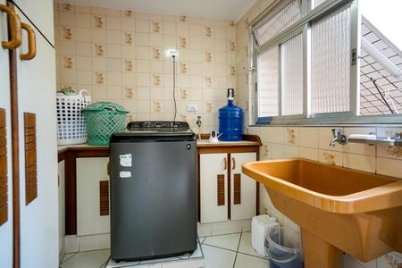 Casa à venda com 170m², 3 quartos e 2 vagas Casa à venda com 170m², 3 quartos e 2 vagasÁrea de serviço