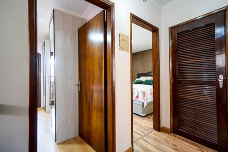 Casa à venda com 170m², 3 quartos e 2 vagas Casa à venda com 170m², 3 quartos e 2 vagasHall dos quartos