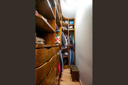 Casa à venda com 170m², 3 quartos e 2 vagas Casa à venda com 170m², 3 quartos e 2 vagasCloset do hall