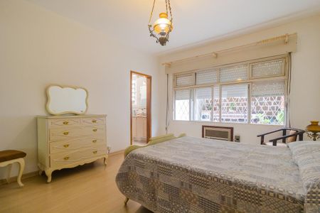 Casa à venda com 272m², 3 quartos e 3 vagas Casa à venda com 272m², 3 quartos e 3 vagasSuíte