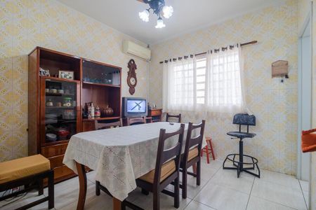 Casa à venda com 272m², 3 quartos e 3 vagas Casa à venda com 272m², 3 quartos e 3 vagasCopa