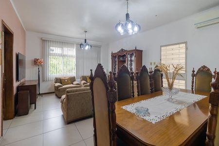 Casa à venda com 272m², 3 quartos e 3 vagas Casa à venda com 272m², 3 quartos e 3 vagasSala