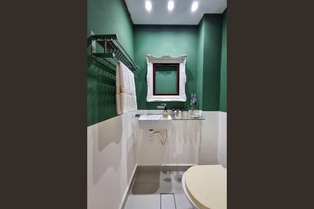 Apartamento à venda com 120m², 3 quartos e sem vaga Apartamento à venda com 120m², 3 quartos e sem vagaBanheiro de serviço