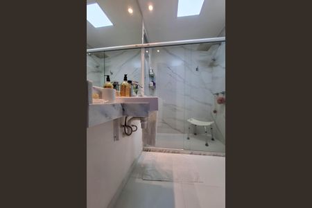 Apartamento à venda com 120m², 3 quartos e sem vaga Apartamento à venda com 120m², 3 quartos e sem vagaBanheiro da Suíte