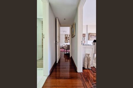 Apartamento à venda com 120m², 3 quartos e sem vaga Apartamento à venda com 120m², 3 quartos e sem vagaCorredor