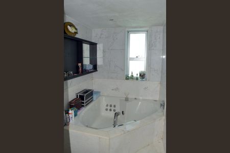 Apartamento à venda com 830m², 4 quartos e 5 vagasBanheiro do Quarto 4