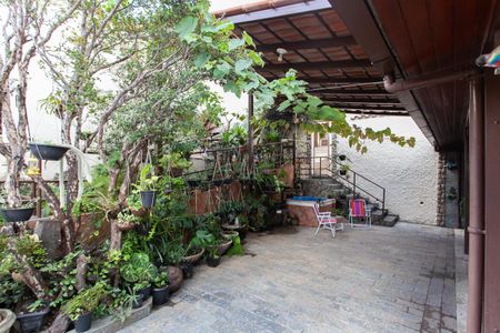 Casa à venda com 400m², 3 quartos e 6 vagasJardim e Varanda