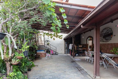 Casa à venda com 400m², 3 quartos e 6 vagasJardim e Varanda