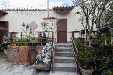 Casa à venda com 400m², 3 quartos e 6 vagasEntrada