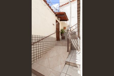 Casa à venda com 400m², 3 quartos e 6 vagasEdícula - Entrada