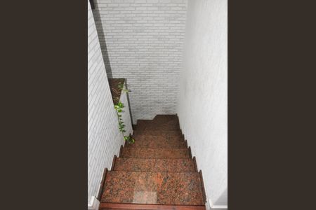 Casa à venda com 132m², 3 quartos e 5 vagasDetalhe - Escada Quartos