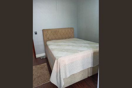 Casa à venda com 132m², 3 quartos e 5 vagasDetalhe - Quarto 01 com Suíte e Varanda