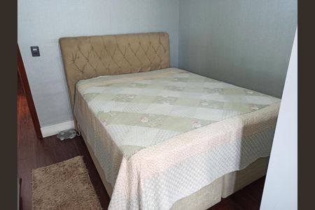 Casa à venda com 132m², 3 quartos e 5 vagasDetalhe - Quarto 01 com Suíte e Varanda