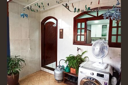 Casa à venda com 132m², 3 quartos e 5 vagasDetalhe - Área de Serviço e Churrasqueira