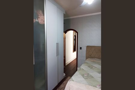 Casa à venda com 132m², 3 quartos e 5 vagasDetalhe - Quarto 01 com Suíte e Varanda