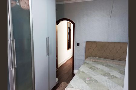 Casa à venda com 132m², 3 quartos e 5 vagasDetalhe - Quarto 01 com Suíte e Varanda