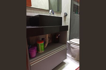 Casa à venda com 132m², 3 quartos e 5 vagasDetalhe - Banheiro Social