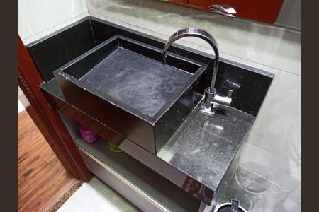 Casa à venda com 132m², 3 quartos e 5 vagasDetalhe - Banheiro Social