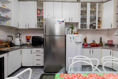 Casa à venda com 120m², 2 quartos e 3 vagas Casa à venda com 120m², 2 quartos e 3 vagasCozinha