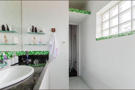 Casa à venda com 300m², 4 quartos e 3 vagasBanheiro da Suíte