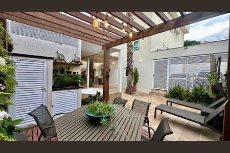 Casa à venda com 382m², 4 quartos e 5 vagasÁrea externa