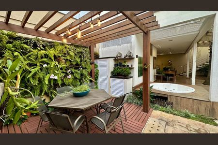 Casa à venda com 382m², 4 quartos e 5 vagasÁrea externa