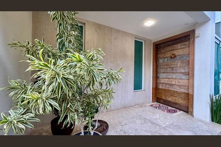 Casa à venda com 382m², 4 quartos e 5 vagasEntrada da casa