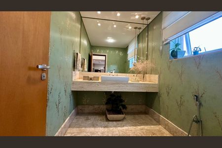 Casa à venda com 382m², 4 quartos e 5 vagasLavabo