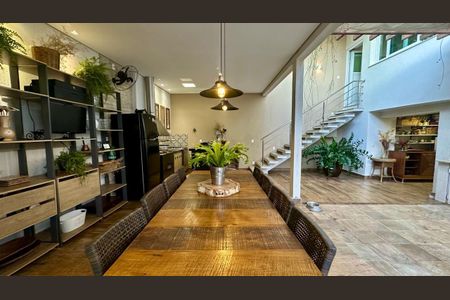 Casa à venda com 382m², 4 quartos e 5 vagasÁrea externa