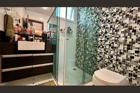 Casa à venda com 382m², 4 quartos e 5 vagasBanheiro 2