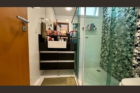 Casa à venda com 382m², 4 quartos e 5 vagasBanheiro 2