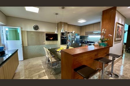 Casa à venda com 382m², 4 quartos e 5 vagasCozinha