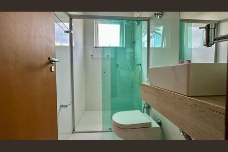 Casa à venda com 382m², 4 quartos e 5 vagasBanheiro 1