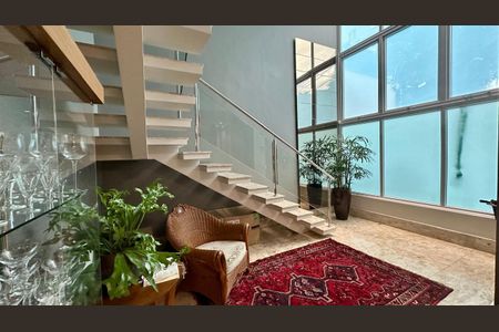 Casa à venda com 382m², 4 quartos e 5 vagasSala