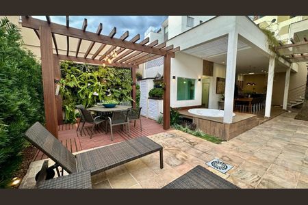 Casa à venda com 382m², 4 quartos e 5 vagasÁrea externa