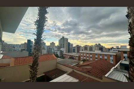 Casa à venda com 382m², 4 quartos e 5 vagasVista