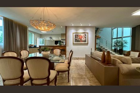 Casa à venda com 382m², 4 quartos e 5 vagasSala