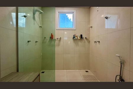 Casa à venda com 382m², 4 quartos e 5 vagasBanheiro 2