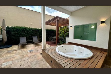 Casa à venda com 382m², 4 quartos e 5 vagasÁrea externa