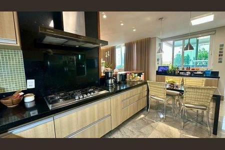 Casa à venda com 382m², 4 quartos e 5 vagasCozinha