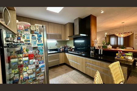 Casa à venda com 382m², 4 quartos e 5 vagasCozinha