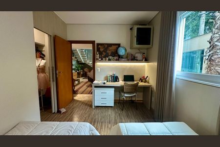 Casa à venda com 382m², 4 quartos e 5 vagasQuarto 1