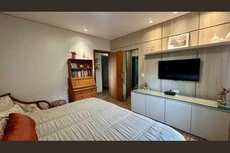 Casa à venda com 382m², 4 quartos e 5 vagasQuarto 2