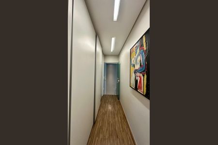 Casa à venda com 382m², 4 quartos e 5 vagasCloset