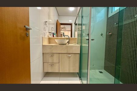 Casa à venda com 382m², 4 quartos e 5 vagasBanheiro 3