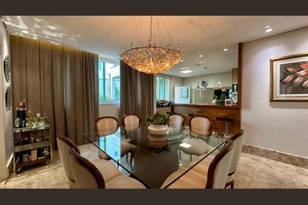 Casa à venda com 382m², 4 quartos e 5 vagasSala