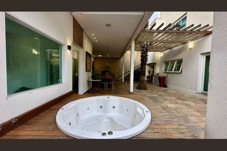 Casa à venda com 382m², 4 quartos e 5 vagasÁrea externa