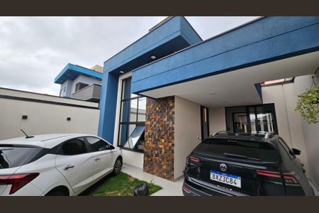 Casa à venda com 99m², 3 quartos e 2 vagasFachada