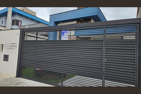 Casa à venda com 99m², 3 quartos e 2 vagasFachada + Plaquinha