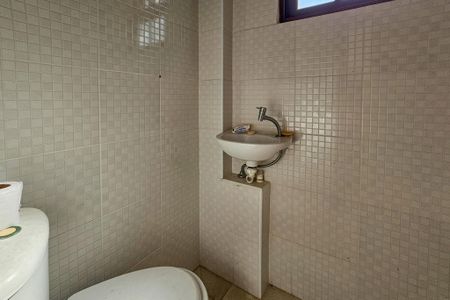 Casa para alugar com 300m², 3 quartos e 5 vagasBanheiro Social